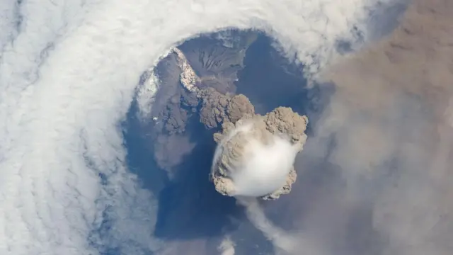 Извержение вулкана Пик Сарычева в 2009 году