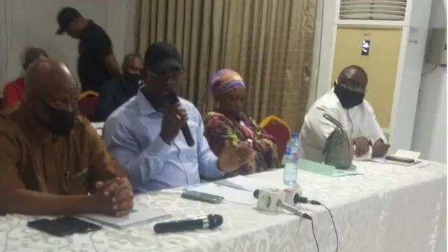 gomina Bello n sọrọ nibi ipade pẹlu awọn oludije