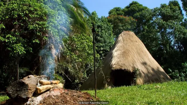 penjaga roh piton, uganda