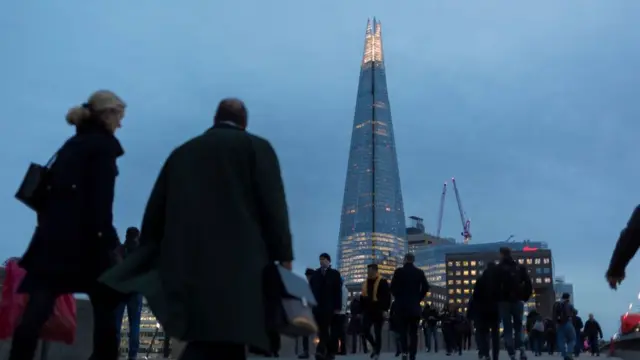 ఎత్తైన భవనాలు స్కై స్క్రాపర్స్ స్కై స్క్రాపర్ ఆకాశ హర్మ్యాలు