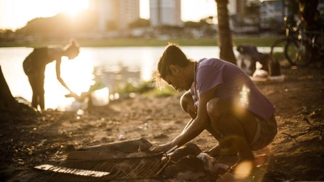 Moradorasmega sena acumulou hojerua