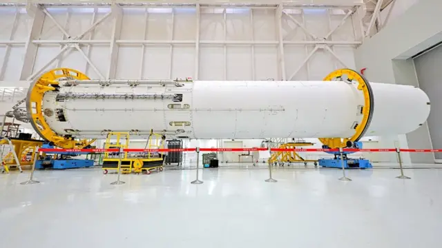 지난 해 1월 조립중인 누리호 1단 체계개발모델(EM)의 모습 (한국항공우주연구원 제공)