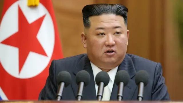 북한 김정은 국무위원장이 지난 8일 최고인민회의 시정연설에서 백신 접종 필요성을 처음 언급했다