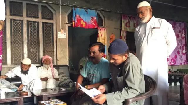 नियामू के सरपंच और मौलवी