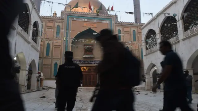 سیہون شریف میں دھماکہ