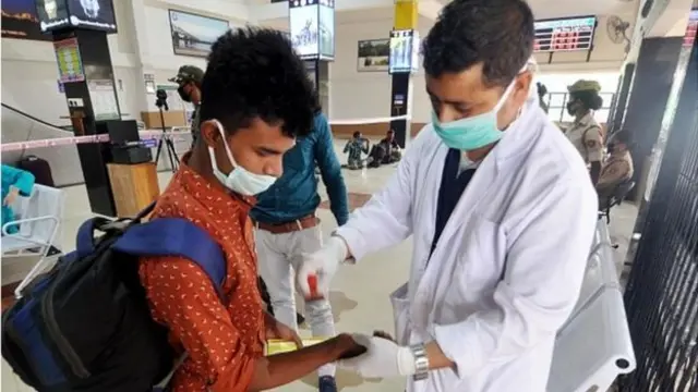 ভারত এখনও সরকারিভাবে কম্যুনিটি সংক্রমণের কথা অস্বীকার করছে।