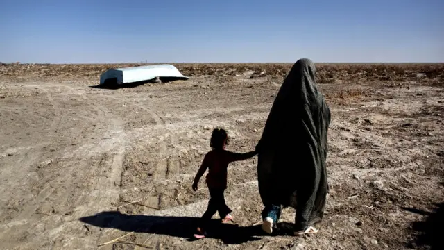 روستای سیخ‌سر، دریاچه خشکیده هامون