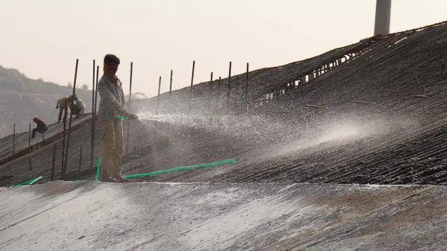 పోలవరంలో కాంక్రీటు ఫిల్లింగ్ గిన్నిస్ రికార్డు