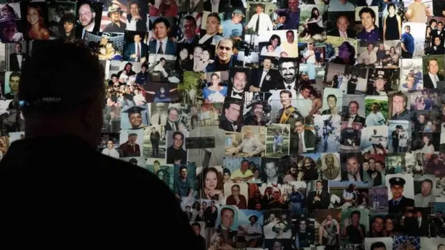 ન્યૂ યૉર્કમાં 9/11 મ્યુઝિયમ ખાતે મૃત્યુ પામનાર લોકોની તસવીરો