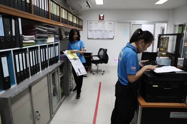 นวลปราง พิทักษ์กาญจนกุล ตำรวจหญิง พิสูจน์หลักฐาน สามจังหวัดชายแดนใต้ บีบีซี