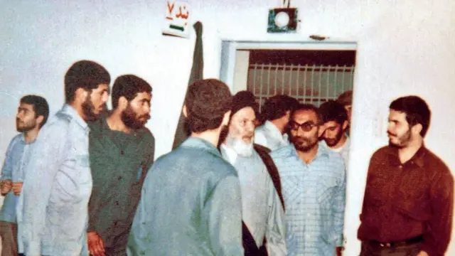 اسدالله لاجوردی، موسوی تبریزی و شماری از عوامل زندان در دهه ۶۰