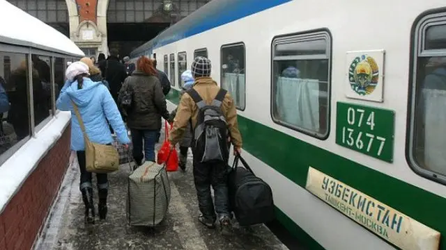 Москва вокзалига етиб борган ўзбекистонлик мигрантлар