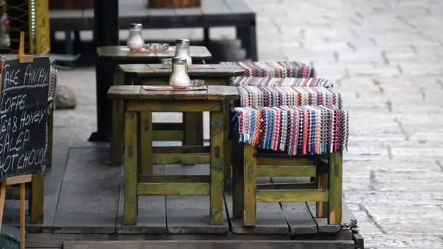 Мутич разговаривала со своими соотечественниками за чашкой кофе. Порой получалось в день чашек 12-13...