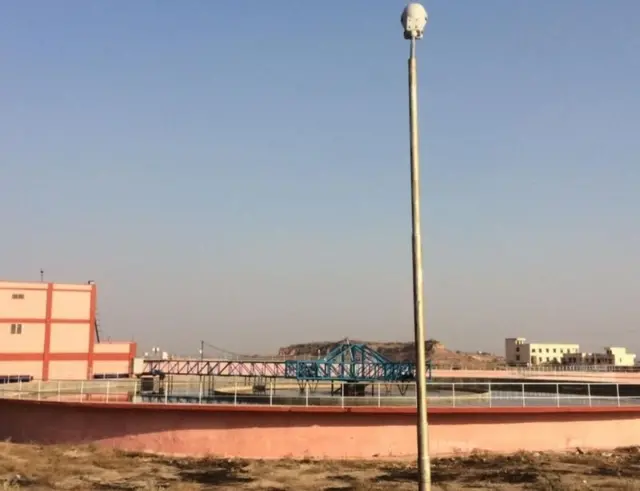 جودھپور واٹر پلانٹ کے بالکل سامنے پاکستان سے آئے قریب 250 خاندان بستے ہیں