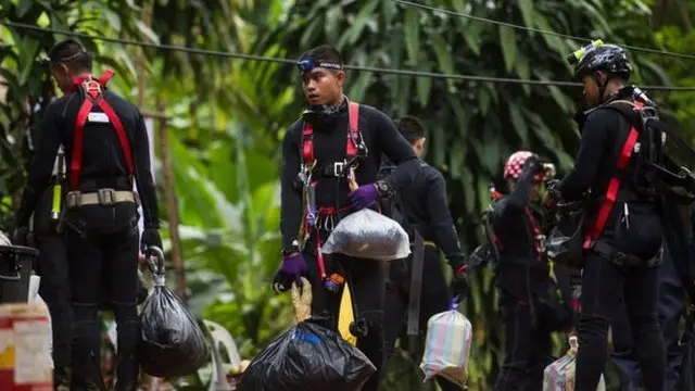 Thailnd boys trapped in caves