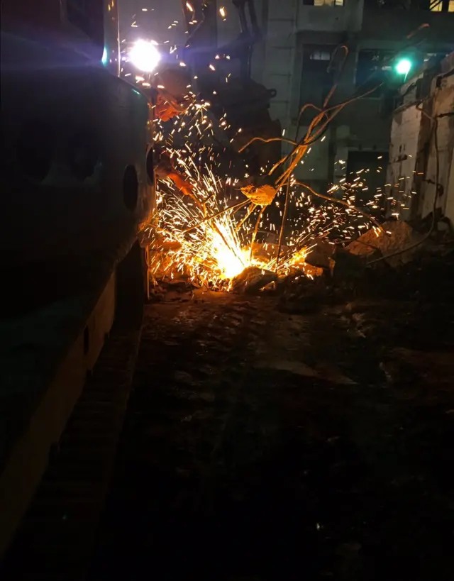 सर्दी में काम जारी