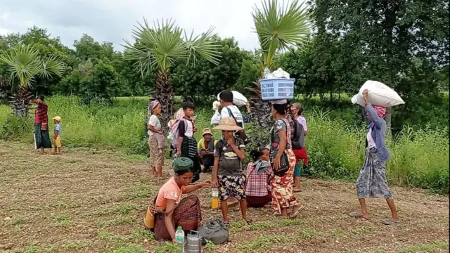 စစ်ကောင်စီတပ်နဲ့ ပျူစောထီးတွေ ရွာစဥ်ဝင်နေတာကြောင့် ထွက်ပြေးတိမ်းရှောင်နေရတာလို့လည်းဆိုကြ 