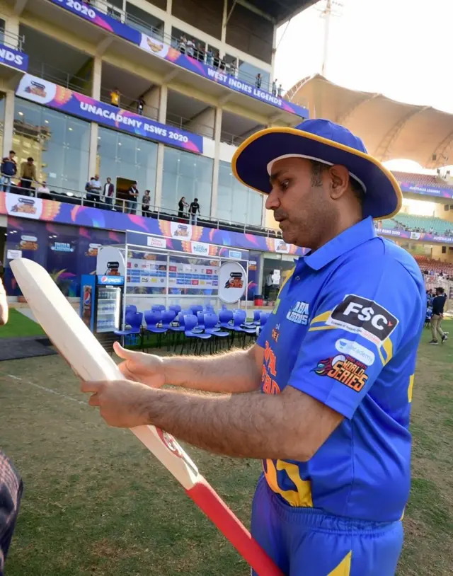 वीरेंद्र सेहवाग 