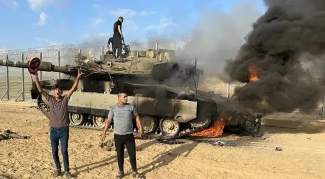 Ibimodoka vy'intambara (chars de combat) vya Israel vyarafahswe mpiri biraturirwa 