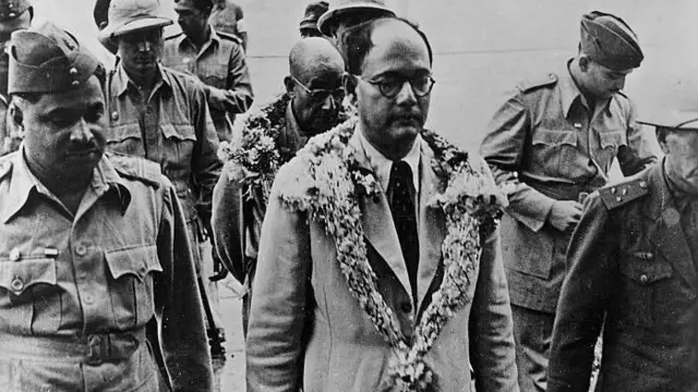 બીબીસી ગુજરાતી, વિનાયક દામોદર સાવરકર, અરુણ શૌરી, અટલ બિહારી વાજપેયી, સુભાષચંદ્ર બોઝ, મહાત્મા ગાંધી, આંદામાન નિકોબાર, હિન્દુત્વ, હિંદુ, ભારતીય જનતા પાર્ટી, અંગ્રેજો, બ્રિટિશ શાસન, રાષ્ટ્રીય સ્વયંસેવક સંઘ, આરએસએસ