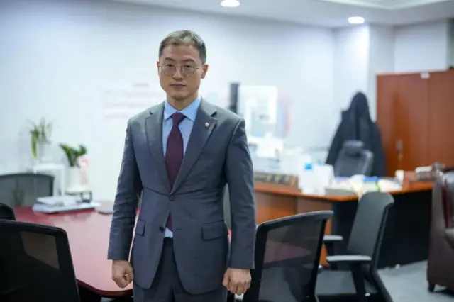 คิม ซัง-อุก สส. เกาหลีใต้ ที่เตรียมลงมติถอดถอนผู้นำ