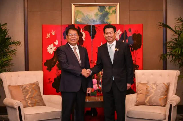 ထိုင်းနိုင်ငံခြားရေးဝန်ကြီးနဲ့ စစ်ကောင်စီနိုင်ငံခြားရေးဝန်ကြီး ဦးသန်းဆွေတို့ တွေ့ဆုံနေပုံ