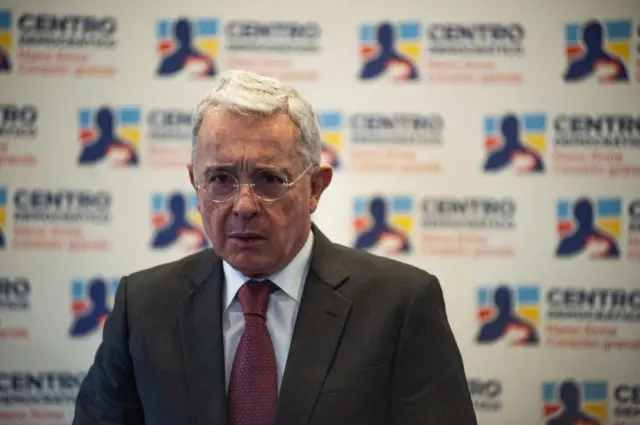 Àlvaro Uribe Vélez.