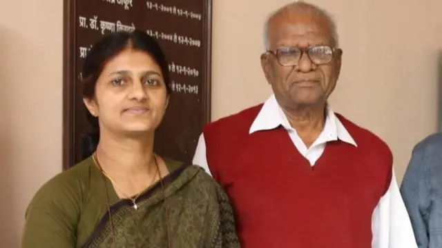 डॉ. मेघा पानसरे, गोविंद पानसरे
