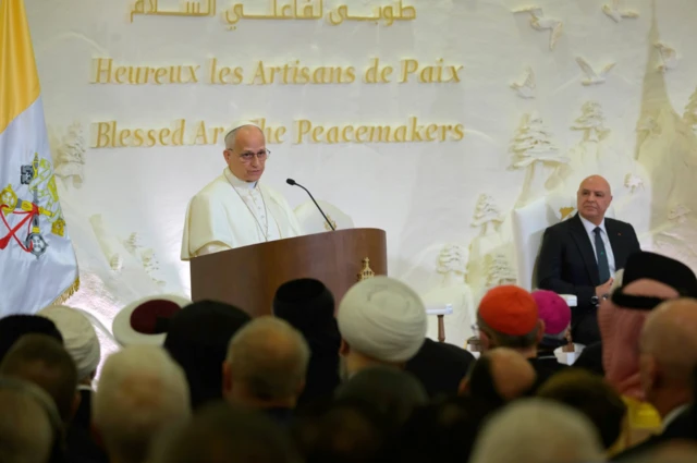 البابا لاون الرابع عشر يدعو رؤساء الطوائف المسيحية والمسلمة في لبنان إلى التغلب على العنف ورفض الإقصاء 