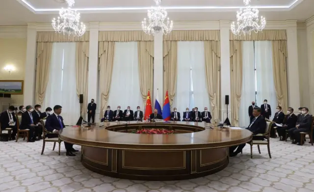 Tổng thống Nga Vladimir Putin gặp Chủ tịch Trung Quốc Tập Cận Bình và Tổng thống Mông Cổ Ukhnaa Khurelsukh tại Samarkand