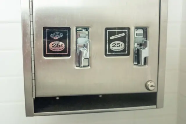 सैनिटरी पैड वेंडिंग मशीन