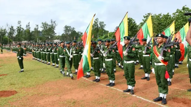 အပတ်စဉ် ၂၃ စစ်မှုထမ်းသင်တန်းသားများ