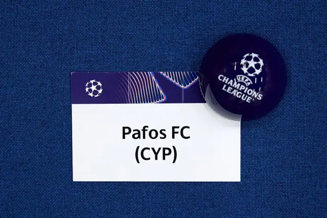 Ceduljica sa imenom Pafosa na žrebu za grupnu fazu Lige šampiona