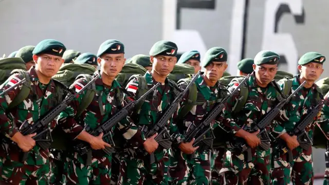 Militer, prada Lucky