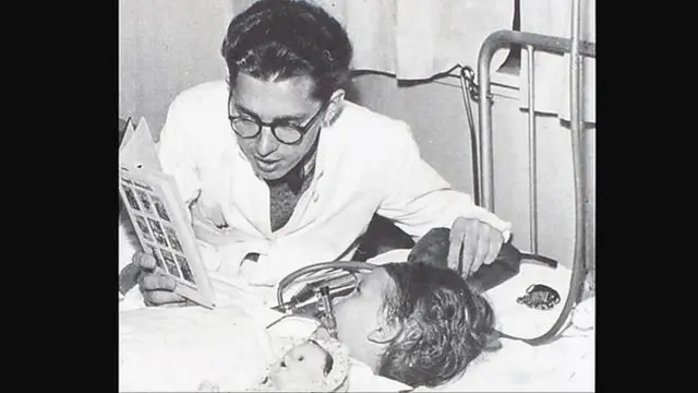 ১৯৫২ সালে ডেনমার্কের কোপেনহেগেনে ব্লেগডাম হাসপাতালে একজন পোলিও আক্রান্ত শিশুর চিকিৎসার দায়িত্বে হাসপাতালের একজন মেডিকেল শিক্ষার্থী।