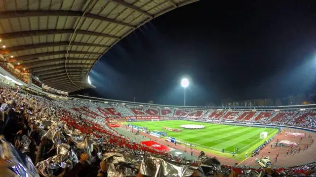 Koreografija navijača Crvene Zvezde na utakmici protiv Liverpula 6. novembra 2018.
