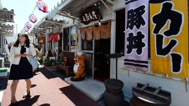 Yatai ở Ofunato, một khu vực bị sóng thần tàn phá năm 2011. Các "làng" ẩm thực đường phố được khách du lịch và người dân địa phương ưa thích.