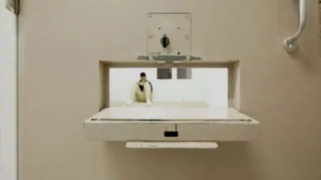 আমেরিকার অনেক কিশোর অপরাধ সংশোধন কেন্দ্রেও নির্জন কারাকক্ষ রয়েছে।