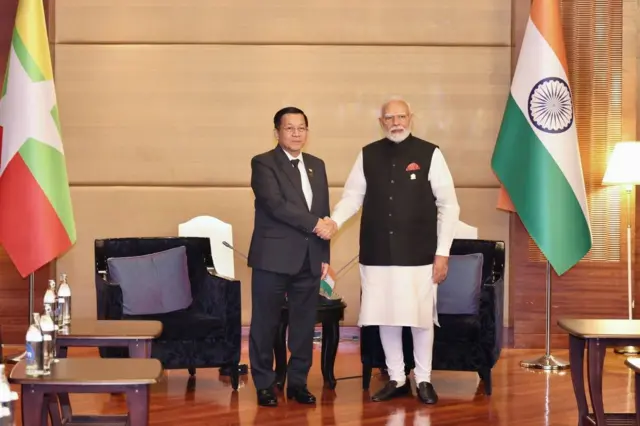 ၂၀၂၅ ခုနှစ် ဇွန်လ ထိုင်းနိုင်ငံမှာလုပ်တဲ့ BIMSTEC အစည်းအဝေးတက်ရောက်ခဲ့ချိန် အိန္ဒိယဝန်ကြီးချုပ် မိုဒီနဲ့ တွေ့ခဲ့ 