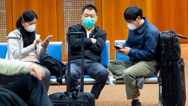 لماذا ينساق مثقفون وراء الأكاذيب المتعلقة بفيروس كورونا؟