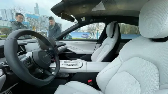 Электромобилдин салонунун көрүнүшү