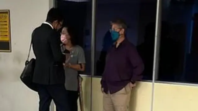 Ong Su Ping Serene (mengenakan kemeja ungu gelap) dihadirkan kembali sebagai terdakwa di Pengadilan Ampang, Malaysia, Kamis (02/03).