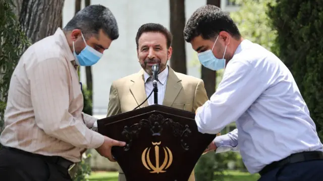 محمود واعظی 