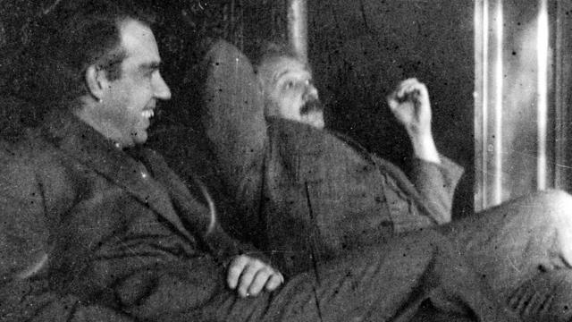 Neils Bohr y Albert Einstein