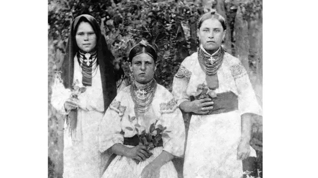 Популярною прикрасою серед селян був нагрудний хрест.