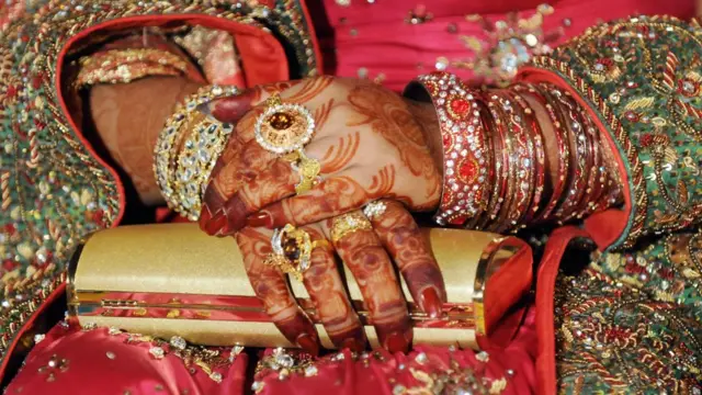 జులియన్ సిన్హా, మ్యాట్రిమోనియల్ సైట్స్