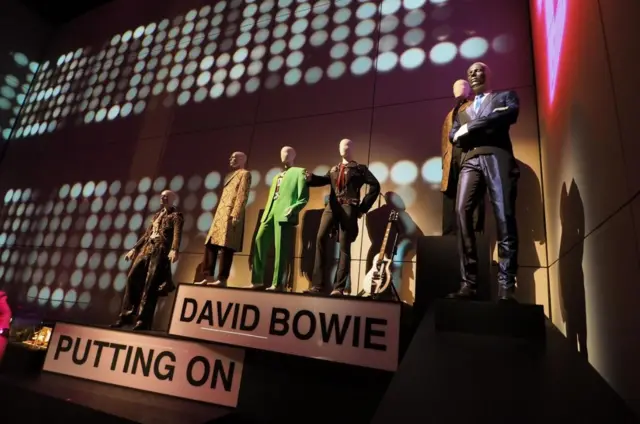 Выставка David Bowie Is