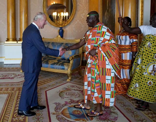 Asante Kralı 2. Otumfuo Osei Tutu, geçen yıl Kral 3. Charles'ın taç giyme törenleri için Londra'daydı.