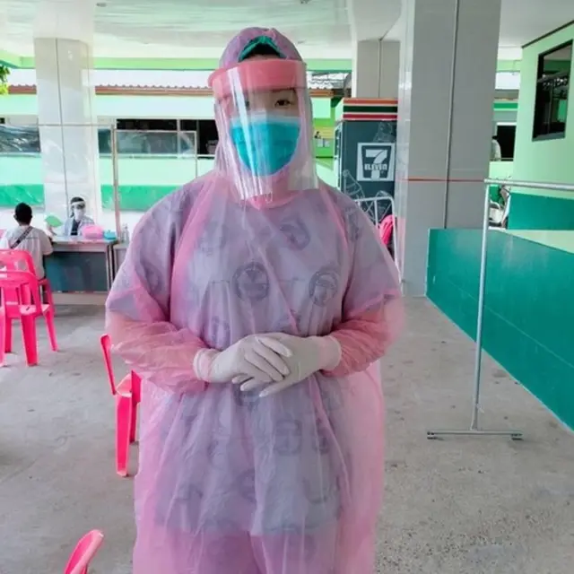 หมอใส่ชุดกันฝน