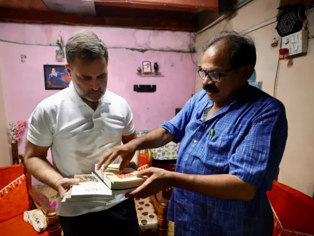 राहुल गांधी आणि शाहू पाटोळे 